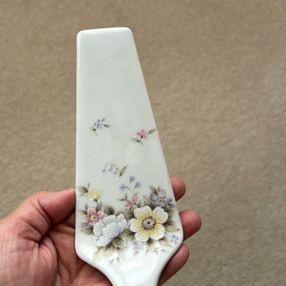 Noble Excellence Porcelain Floral Cake Server - Picture 2 of 5